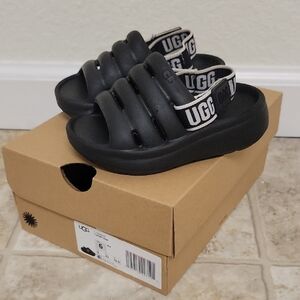 UGG T Sport Yeah Kids Black Slide Sandals with Logo Strap. Sz. 6